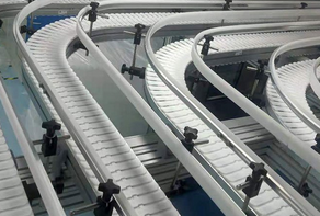 核心硬件材質(zhì)對柔性鏈輸送線的價格有什么影響？